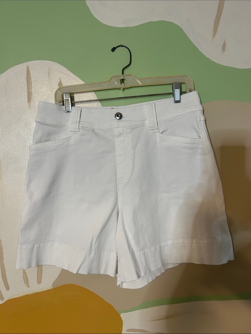 Spanx classic white pull on shorts size large
